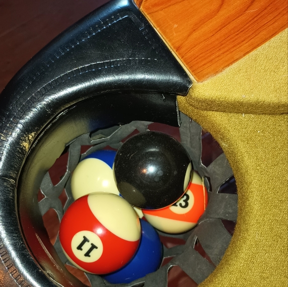 Light weight pool table - Picture 2 of 7